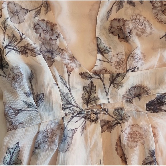 NWT Lulus ASTR The Label Blush Floral V-Neck Midi Dress With Flutter Sleeves - Picture 6 of 6